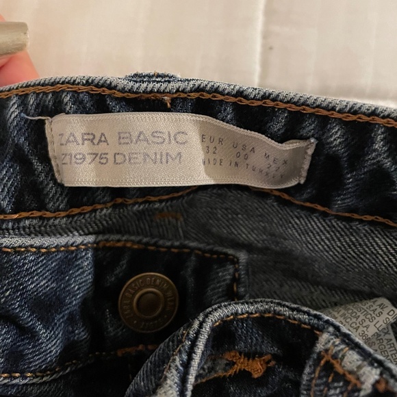 Zara Straight Leg Medium Wash Jeans (Size 00) - Picture 3 of 4